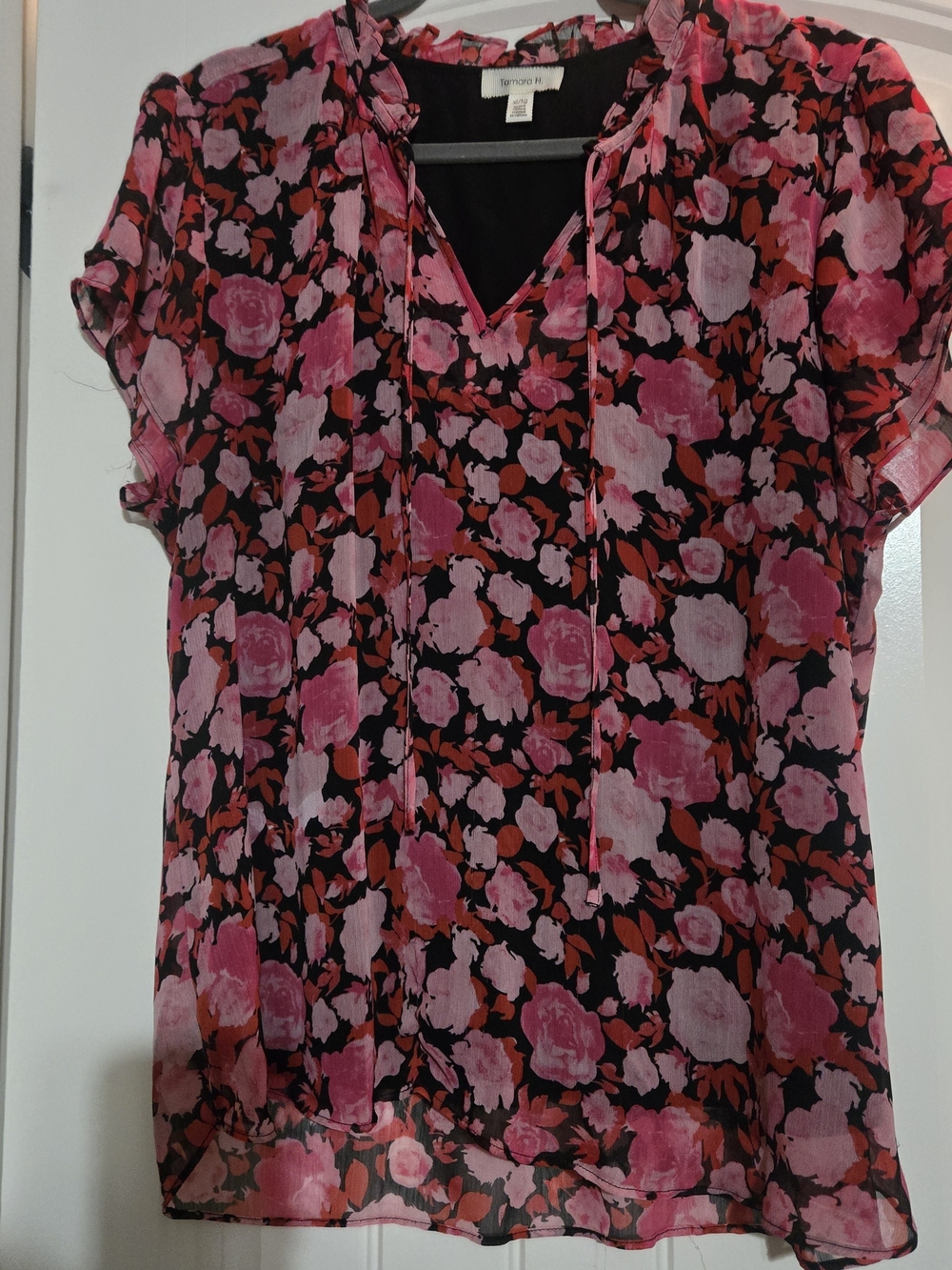 T Tahari Pink Floral V-Neck Tie Blouse